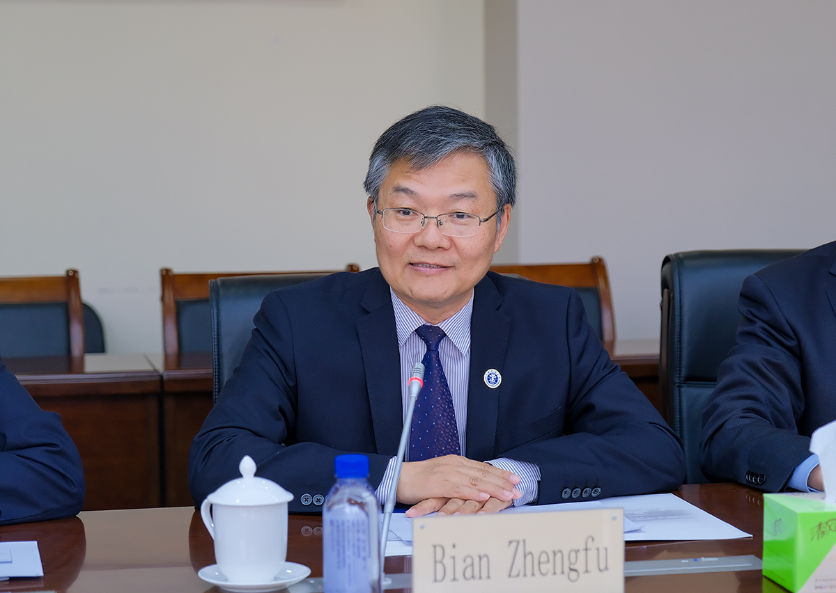 俄罗斯圣彼得堡矿业大学代表团来校进行工作访问